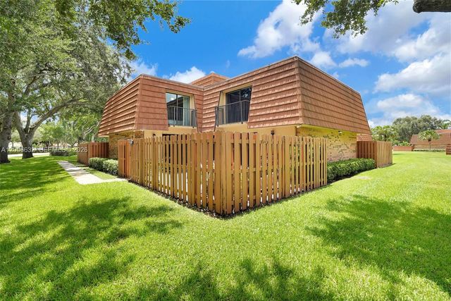 2603 Lakeview Court, Cooper City, FL 33026