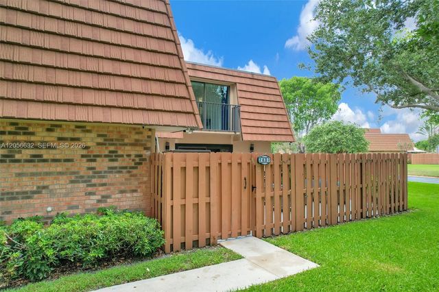 2603 Lakeview Court, Cooper City, FL 33026