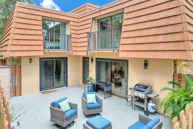 2603 Lakeview Court, Cooper City, FL 33026
