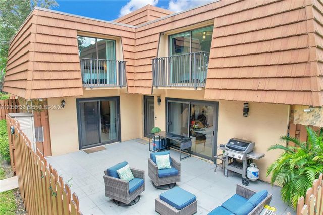 2603 Lakeview Court, Cooper City, FL 33026