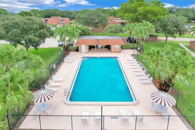 2603 Lakeview Court, Cooper City, FL 33026