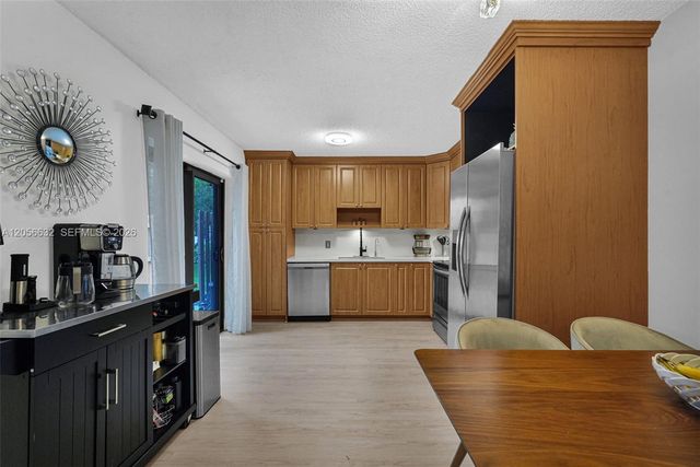 2603 Lakeview Court, Cooper City, FL 33026