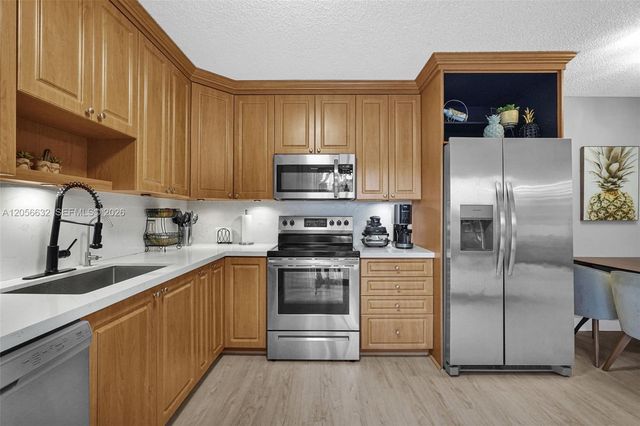 2603 Lakeview Court, Cooper City, FL 33026