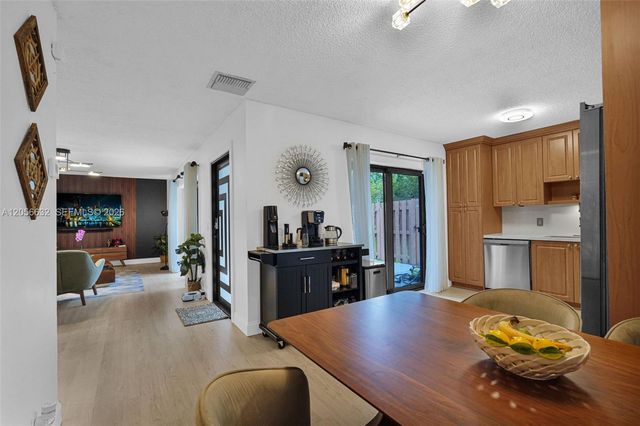 2603 Lakeview Court, Cooper City, FL 33026