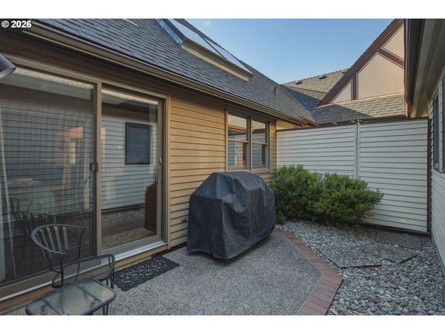 3301 BARDELL Ave, Eugene, OR 97401