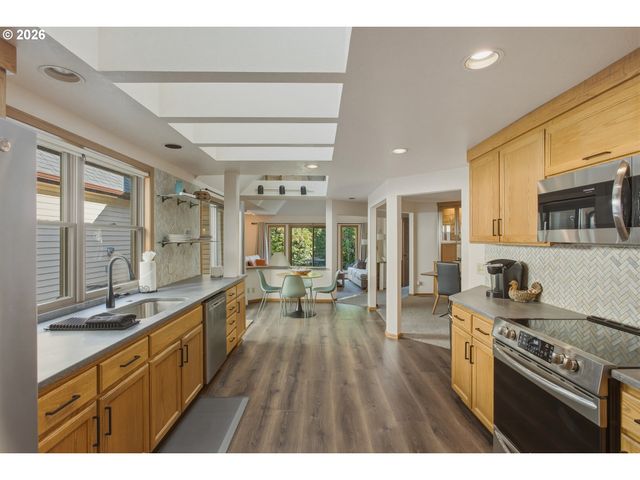 3301 BARDELL Ave, Eugene, OR 97401