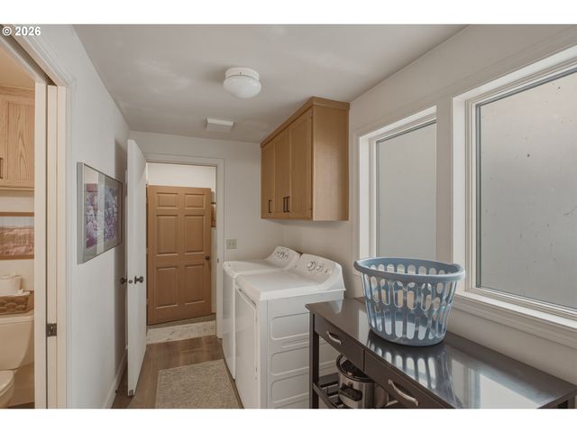 3301 BARDELL Ave, Eugene, OR 97401