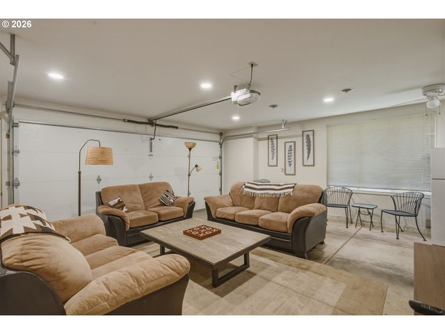 3301 BARDELL Ave, Eugene, OR 97401