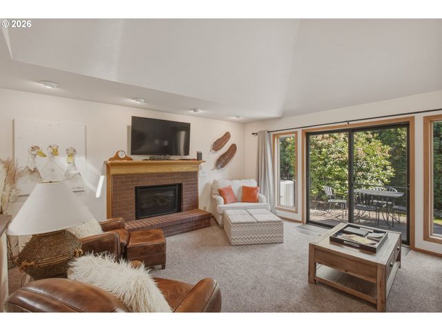 3301 BARDELL Ave, Eugene, OR 97401