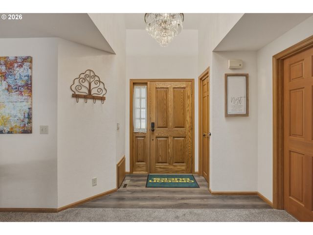 3301 BARDELL Ave, Eugene, OR 97401