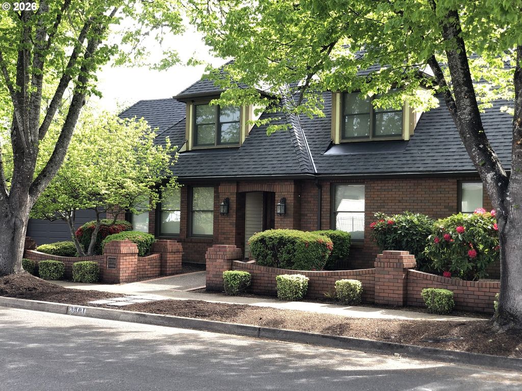 3301 BARDELL Ave, Eugene, OR 97401