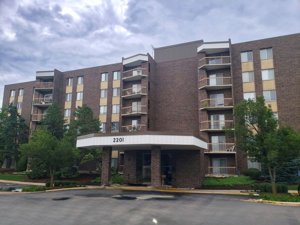 2201 Grace Street 100, Lombard, IL 60148
