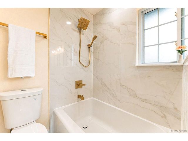 6910 W Floyd Ave, Lakewood, CO 80227
