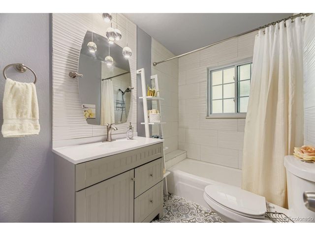 6910 W Floyd Ave, Lakewood, CO 80227