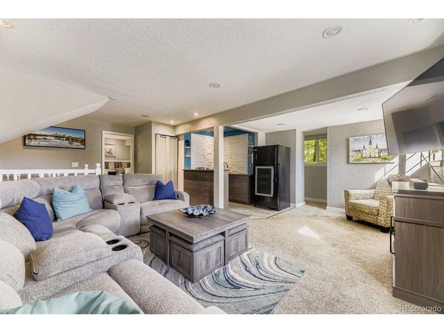 6910 W Floyd Ave, Lakewood, CO 80227