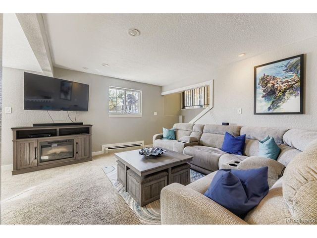 6910 W Floyd Ave, Lakewood, CO 80227