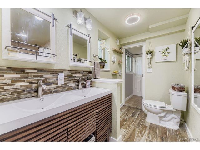 6910 W Floyd Ave, Lakewood, CO 80227