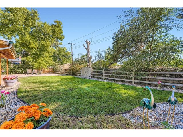 6910 W Floyd Ave, Lakewood, CO 80227