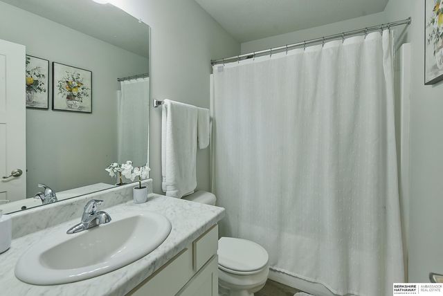8022 N 84th Street, Omaha, NE 68122