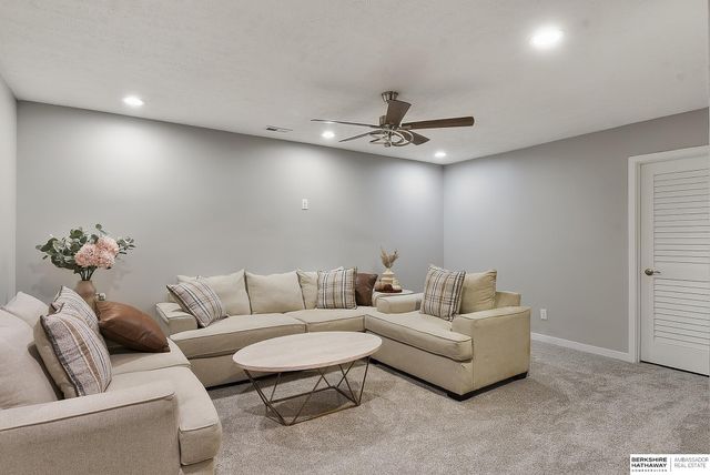 8022 N 84th Street, Omaha, NE 68122