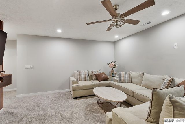 8022 N 84th Street, Omaha, NE 68122
