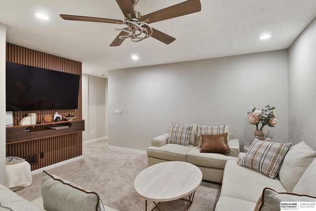 8022 N 84th Street, Omaha, NE 68122