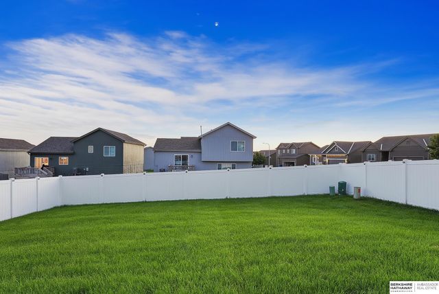 8022 N 84th Street, Omaha, NE 68122