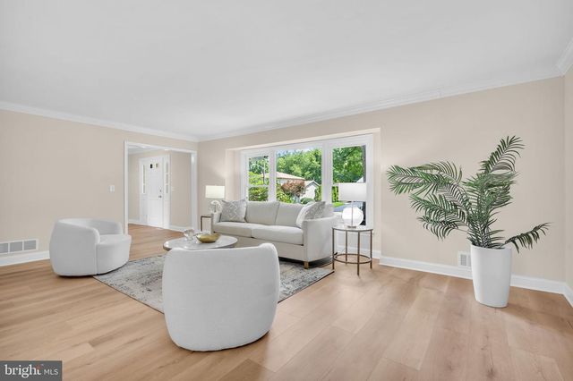 11 BRUIN DR, Hamilton, NJ 08619