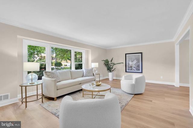 11 BRUIN DR, Hamilton, NJ 08619
