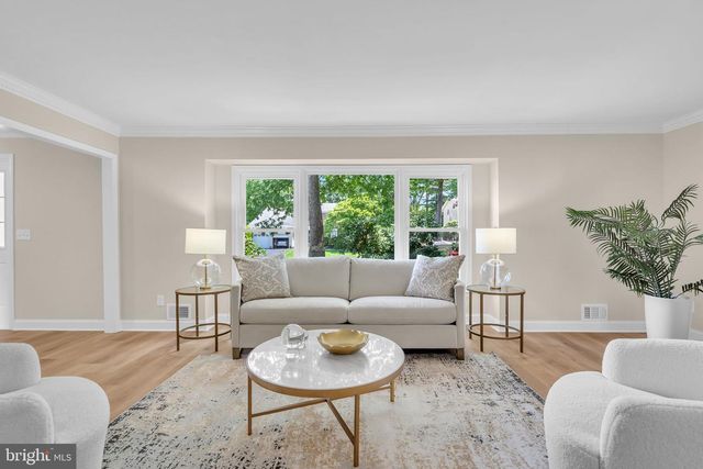 11 BRUIN DR, Hamilton, NJ 08619