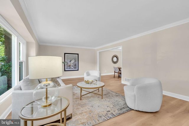 11 BRUIN DR, Hamilton, NJ 08619
