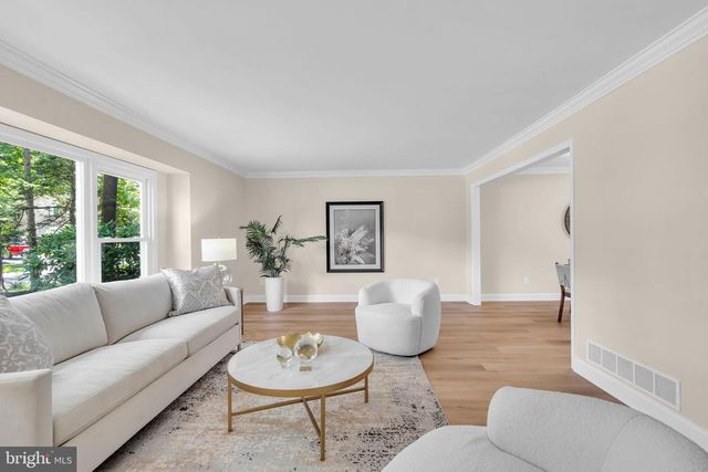 11 BRUIN DR, Hamilton, NJ 08619