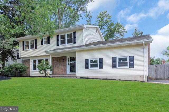 11 BRUIN DR, Hamilton, NJ 08619
