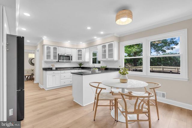11 BRUIN DR, Hamilton, NJ 08619