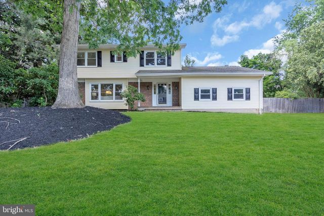 11 BRUIN DR, Hamilton, NJ 08619