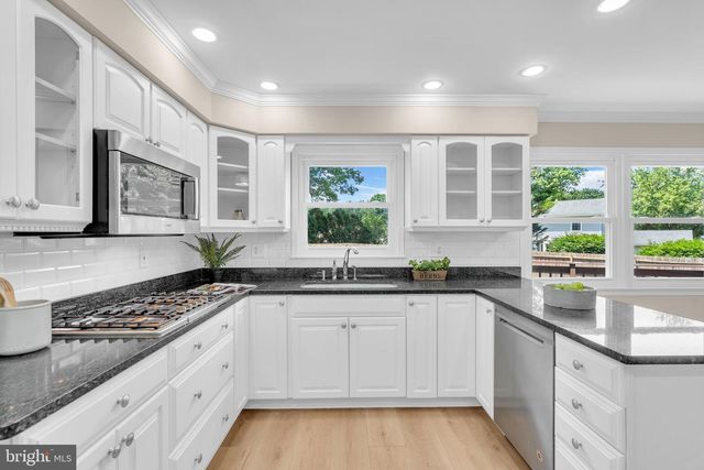 11 BRUIN DR, Hamilton, NJ 08619