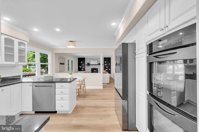 11 BRUIN DR, Hamilton, NJ 08619