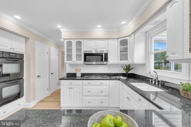11 BRUIN DR, Hamilton, NJ 08619