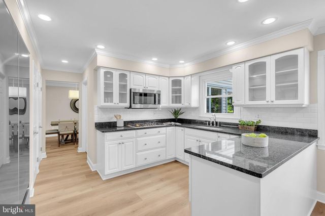 11 BRUIN DR, Hamilton, NJ 08619