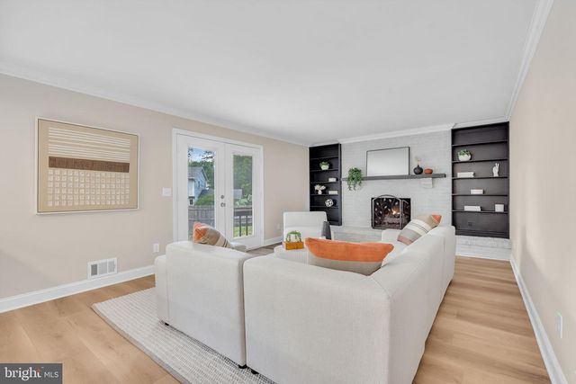 11 BRUIN DR, Hamilton, NJ 08619