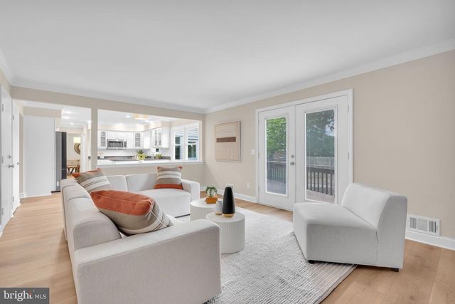11 BRUIN DR, Hamilton, NJ 08619