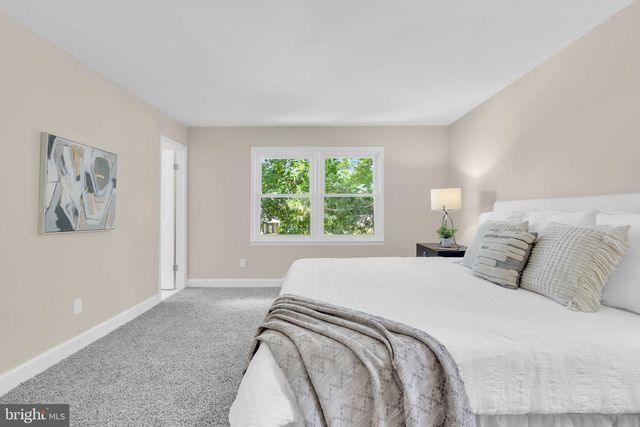 11 BRUIN DR, Hamilton, NJ 08619