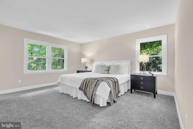 11 BRUIN DR, Hamilton, NJ 08619