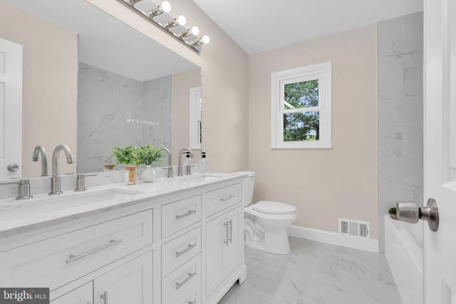 11 BRUIN DR, Hamilton, NJ 08619