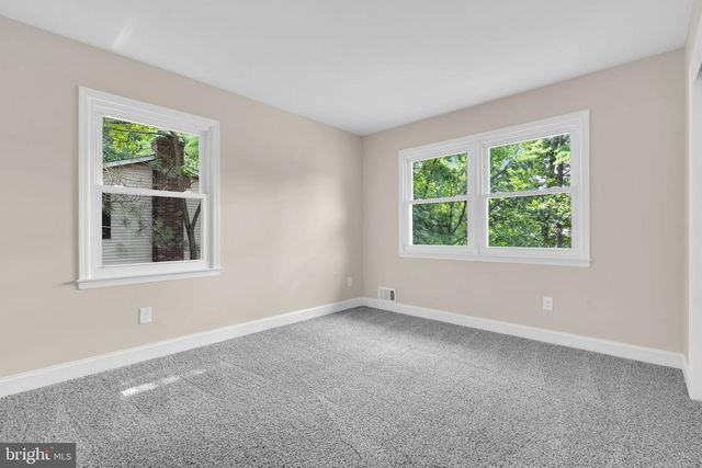 11 BRUIN DR, Hamilton, NJ 08619