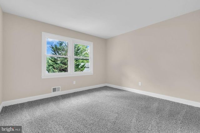 11 BRUIN DR, Hamilton, NJ 08619