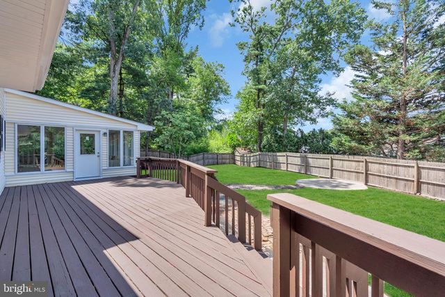 11 BRUIN DR, Hamilton, NJ 08619