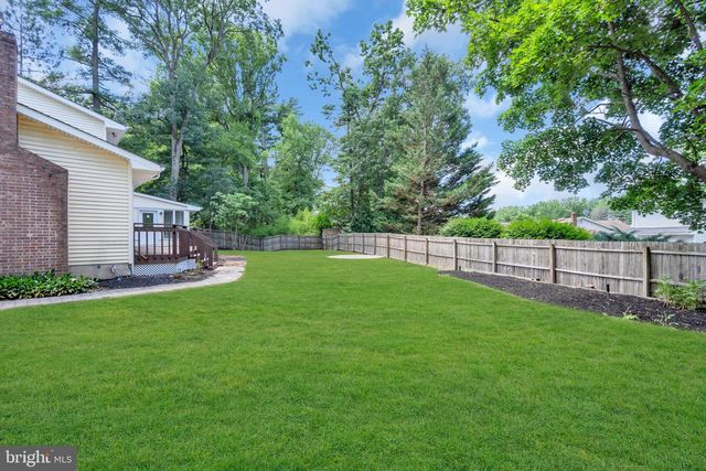 11 BRUIN DR, Hamilton, NJ 08619