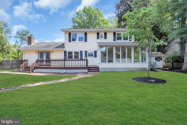 11 BRUIN DR, Hamilton, NJ 08619