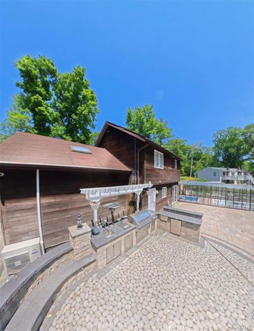 44 Warner Road, Huntington, NY 11743
